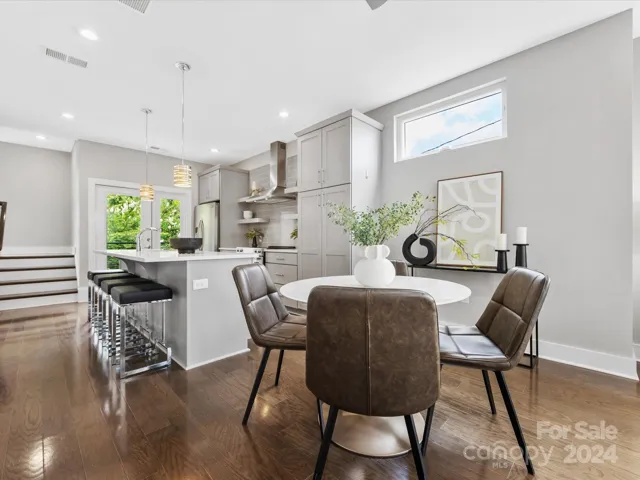 Dining area off the kitchen