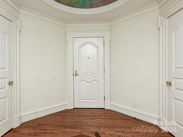 Unit 442 Foyer