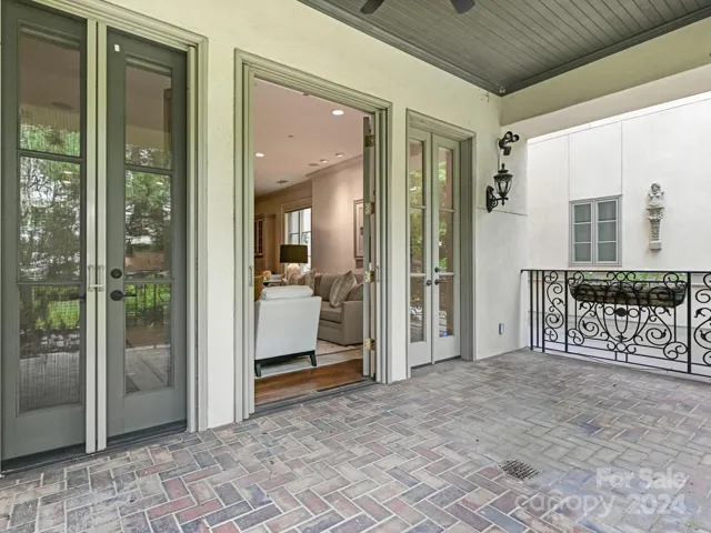 Covered Patio off Family Room