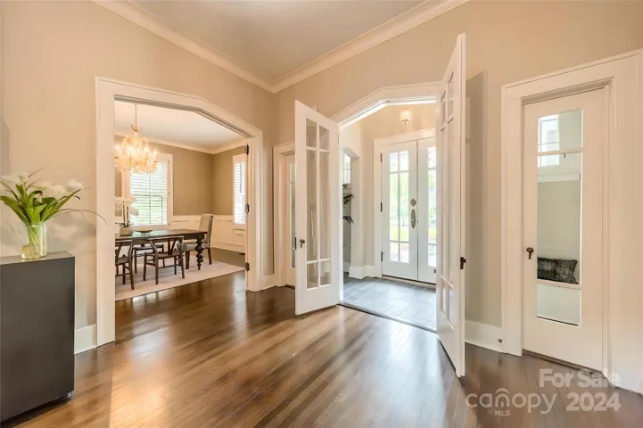 Foyer w/arched French Doors into Vestibule