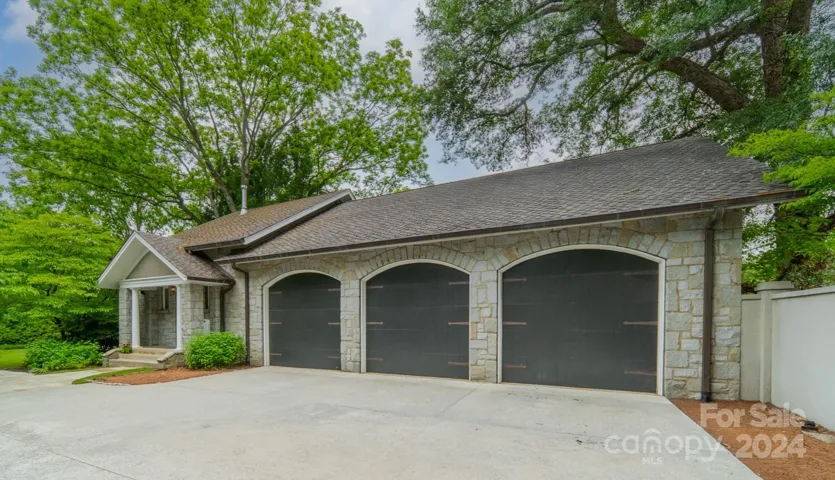 Carriage House w/3 Bays, workshop & Guest Cottage