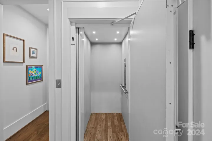 Private elevator
