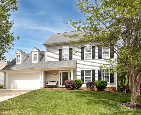 Front of house with vinyl siding with a 2 car garage