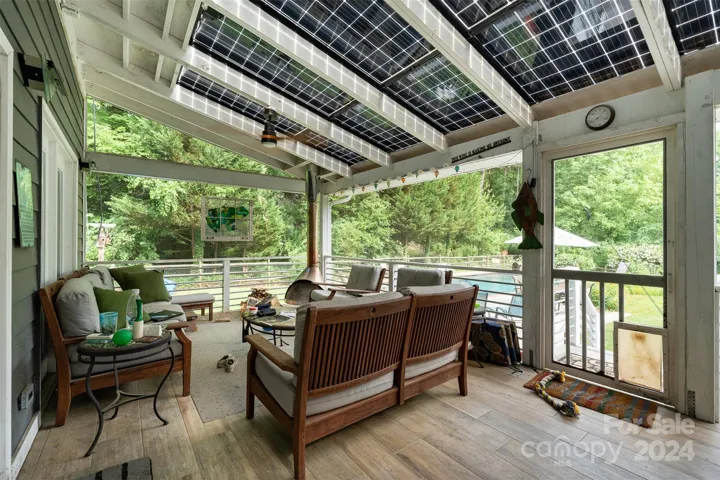Screened-in Porch