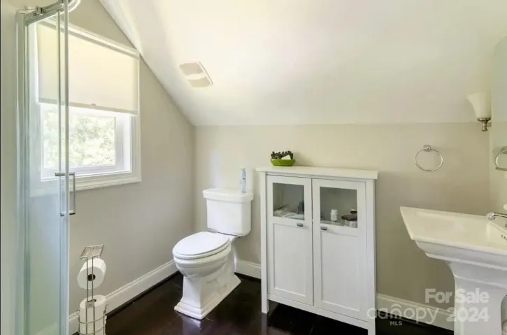 2nd living quarters - Bathroom