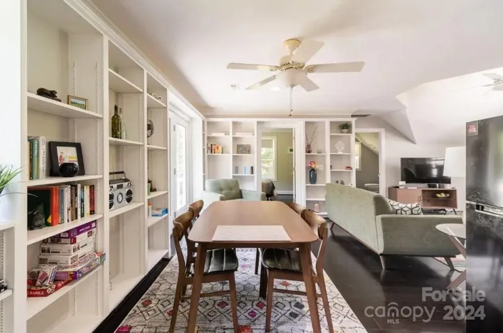 2nd living quarters - Open Dining Area