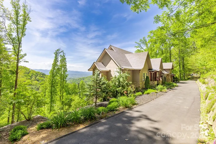 32 Timberwolf Court is nestled within Reynolds Mountain. A private hiking trail as well as the community trails within Reynolds Mountain Nature Preserve offer the perfect opportunity to get in touch with nature.