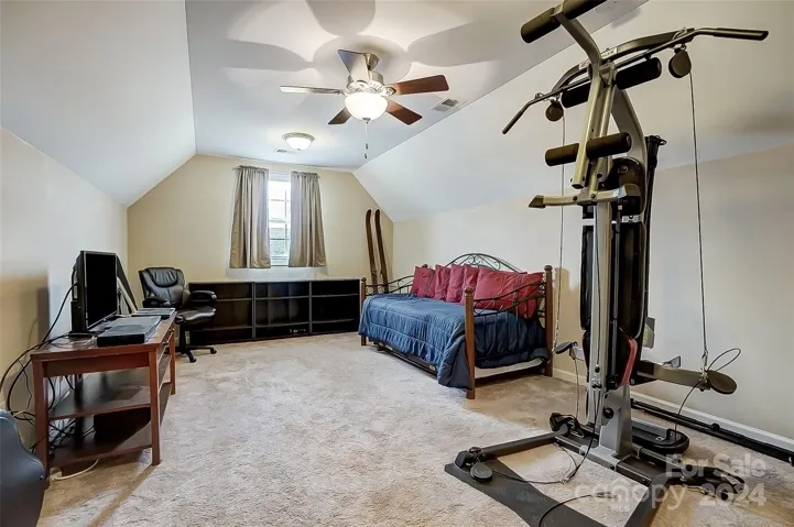 Upper level bonus room