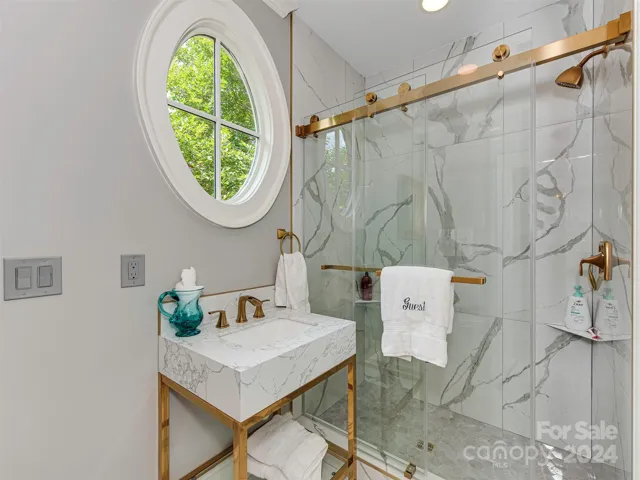 2nd bedrom bath