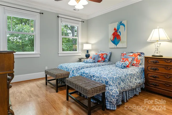 Upper level bedroom with ensuite full bath