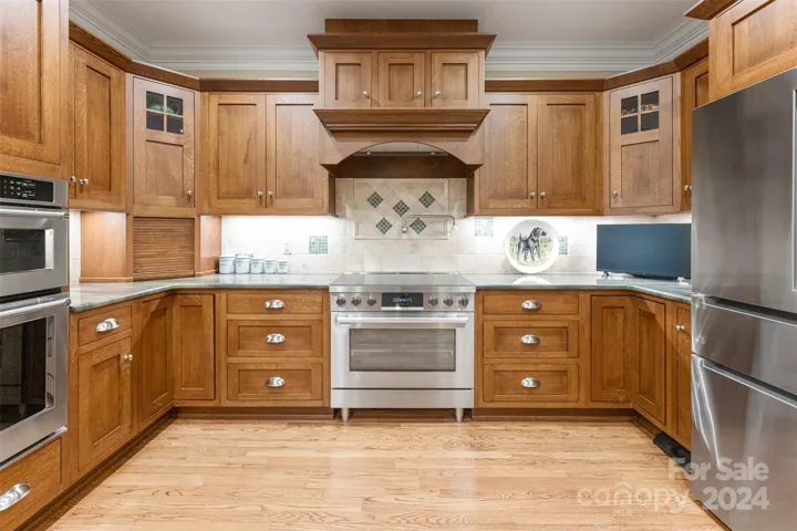 Quartersawn oak cabinetry and new Bosch convection oven & stovetop