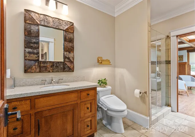 Full bath on main