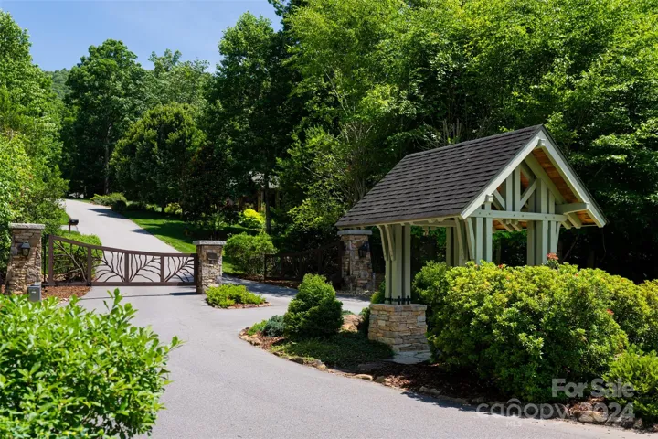 Gate at Scotts Ridge at Biltmore Lake