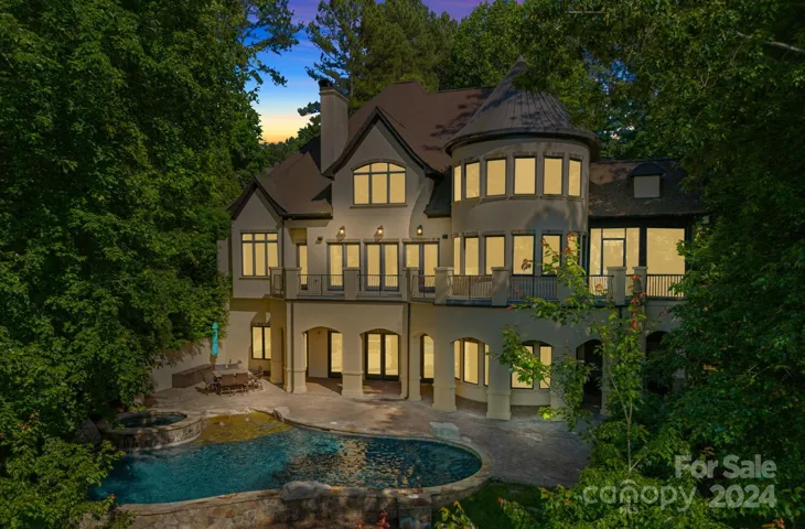 Welcome to Northview Harbour's 8790 Colebridge Court!