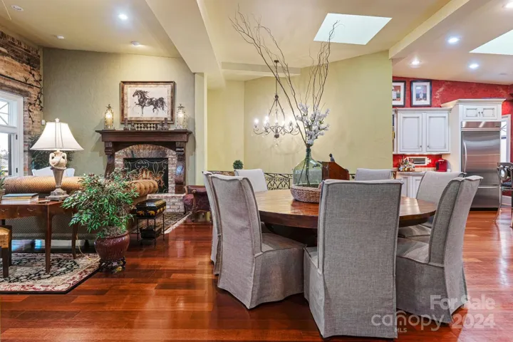 Dining/living room