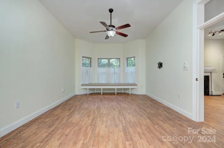 2ND LIVING-BONUS BEDROOM/FLEX W/ ENSUITE BA & WALK-IN CLOSET