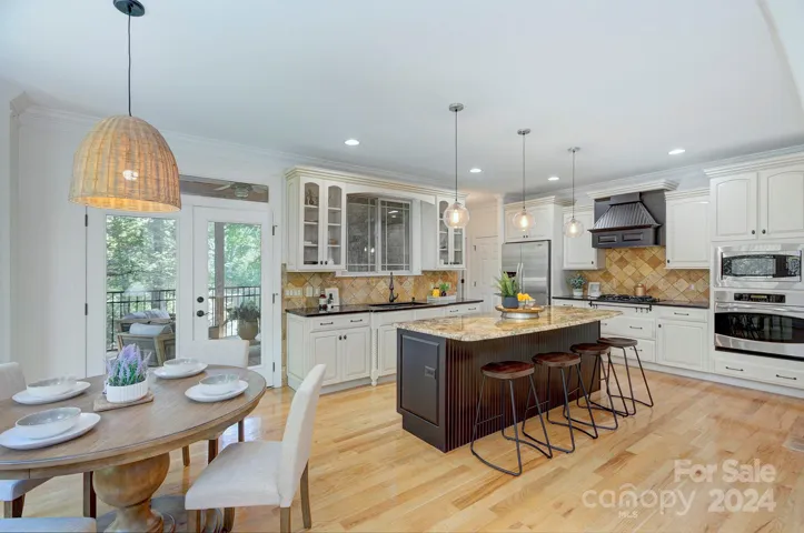 OPEN KITCHEN WITH LARGE ISLAND