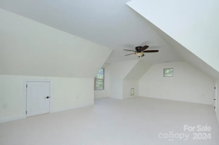 LARGE FLEX ROOM (2ND FLOOR)