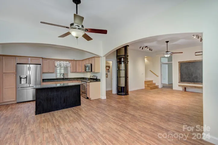 2ND LIVING W/ FULL 2ND KITCHEN