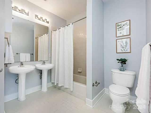 En Suite Bathroom