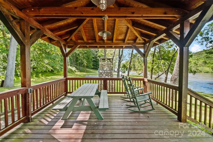 Community picnic area