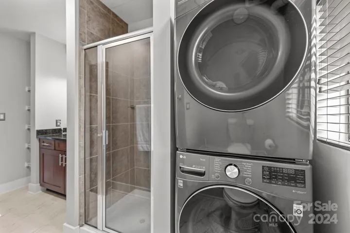 Full bathroom on main level with tile shower and laundry