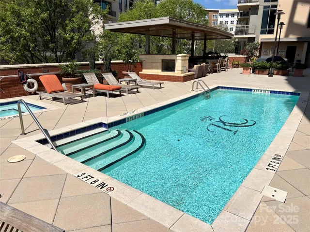 Royal Court Pool and Hottub on 3rd floor
