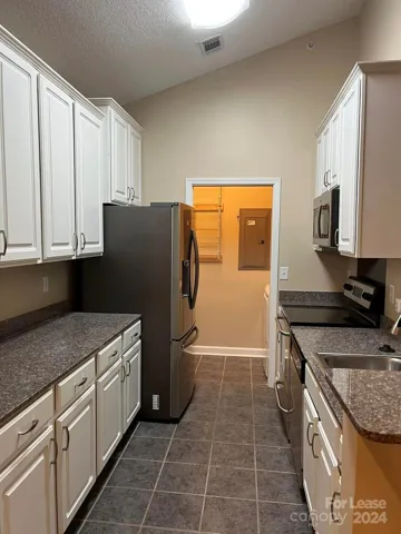 Washer/ dryer / microwave, fridge, oven
