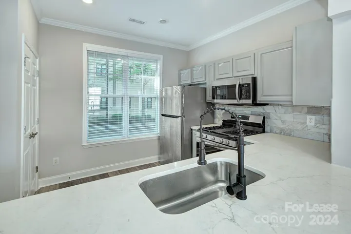 Updated kitchen with pantry!