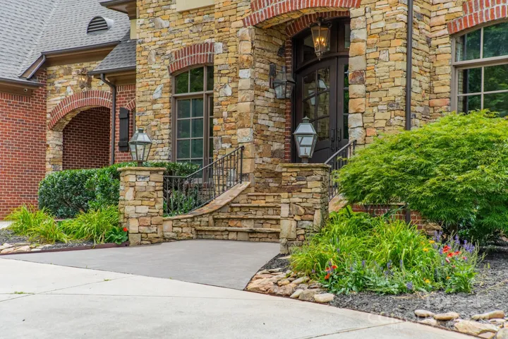Stone and Brick exterior