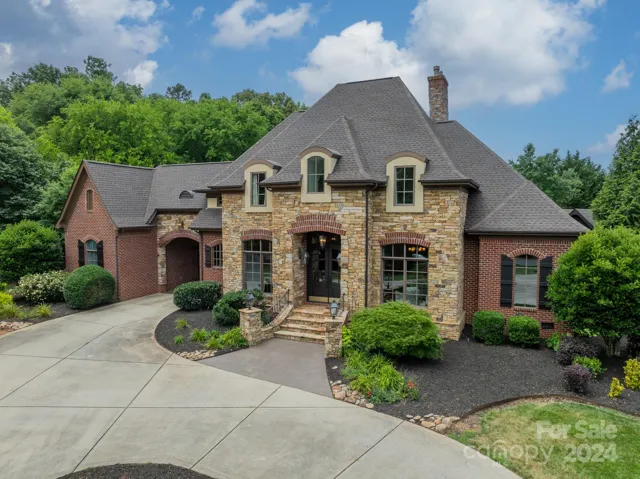 Welcome to 320 Billy Howie Road!