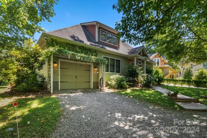 Guest Cottage - Front
