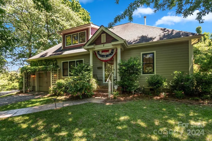 Guest Cottage - Front