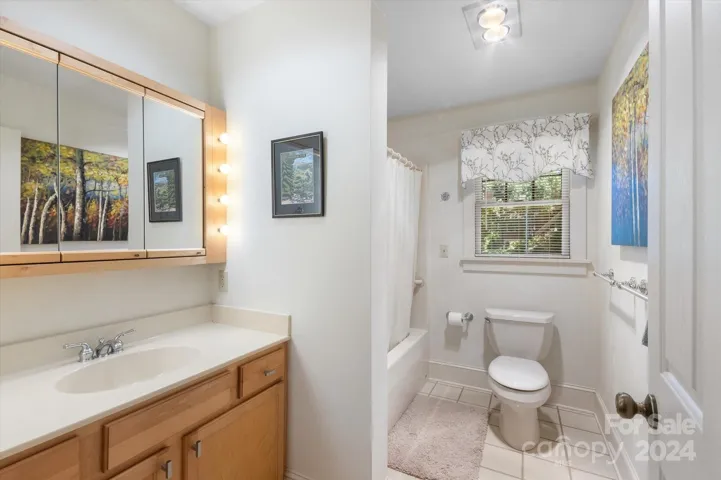 Cottage Primary Bathroom