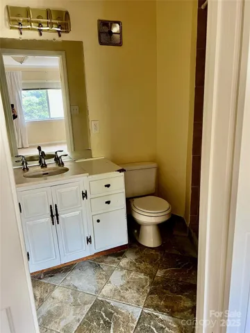 Bath 3 Primary
