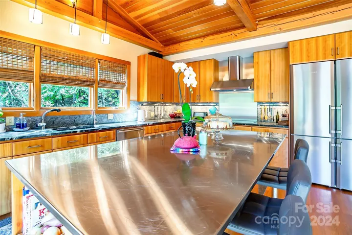 Expansive kitchen island