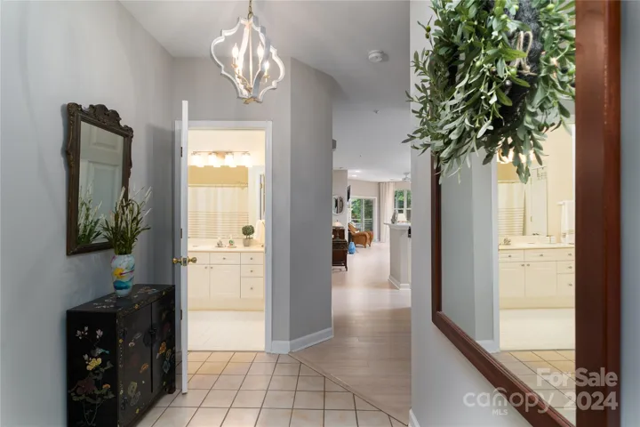Split bedroom floor plan