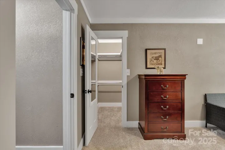 walk in closet off bonus room