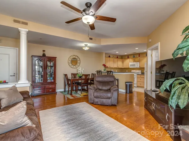 Open Floor Plan!