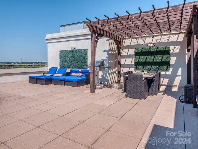 Gas Grill on Community rooftop terrace