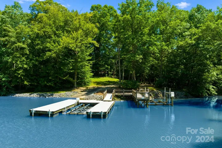 Quiet cove with great water - area was dredged