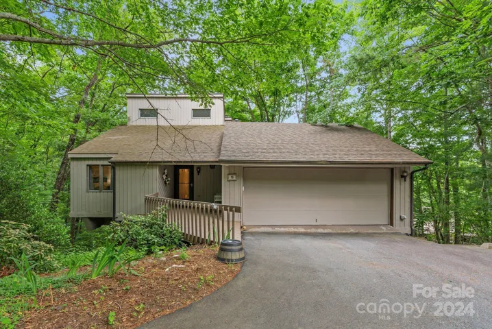 19 Cedarwood Trail, Freestanding Treehouse