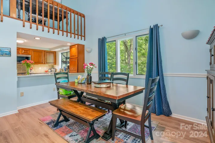 Kitchen with Passthough