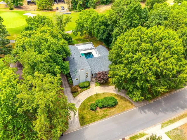 Contemporary Ranch on the 17th hole in Raintree!