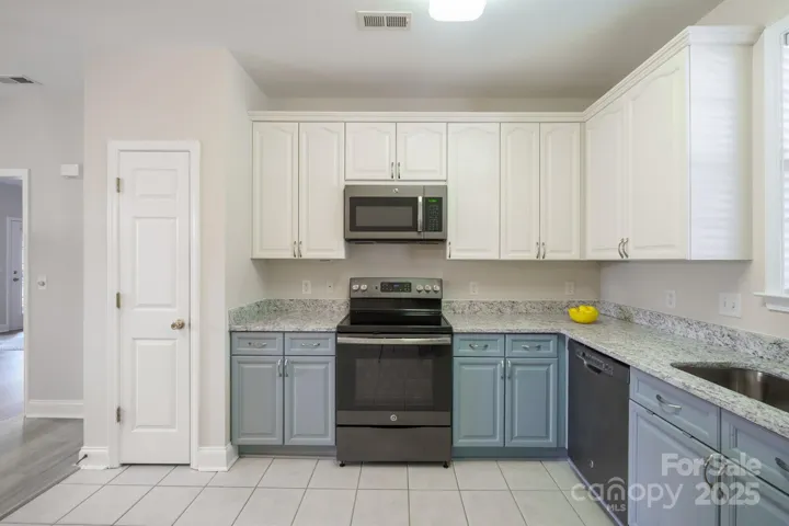 Kitchen with new paint and granite!