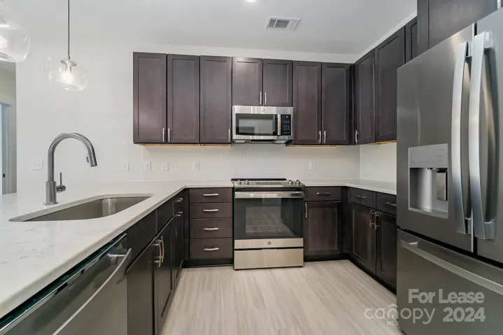 Kitchen has plenty of cabinet space!