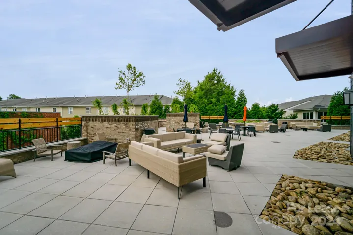 Common space with lots of seating!