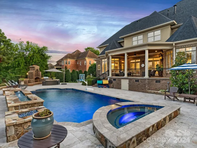 1407 Venetian Way Drive