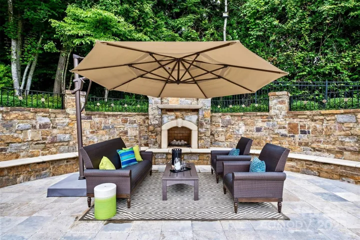 Outdoor gas fireplace, bench seating, and water feature/fountain