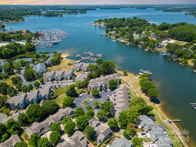 Beautiful Lake Norman - main channel ahead!